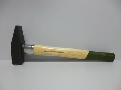 Молоток 800г деревянная ручка (Дело Техники)