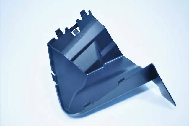 Дефлектор радиатора Renault Duster с 2012 г. прав.