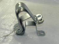 Кронштейн стабилизатора /2101/ на фартук (домик) центр. (БелЗАН) Кронштейн стабилизатора /2101/ на фартук (домик) центр. (БелЗАН)