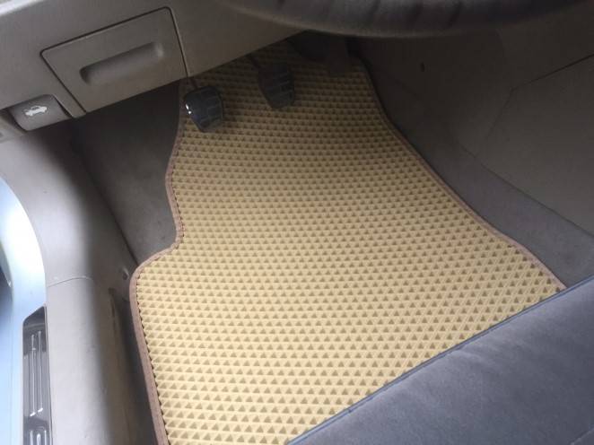 Коврики на пол Toyota Land Cruiser 100 с 2005 г. бежевые EVA