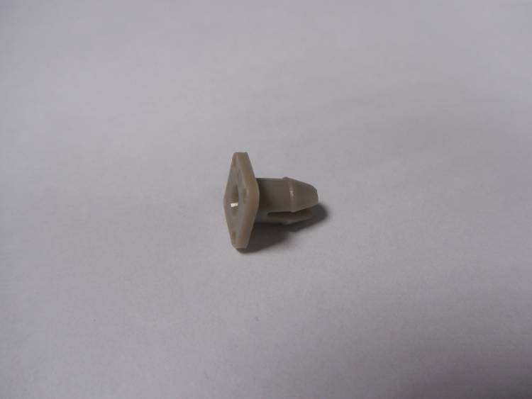 57234Z Гайка пластм. крепления фонарей и стоп сигналов Audi - VW мног. мод.