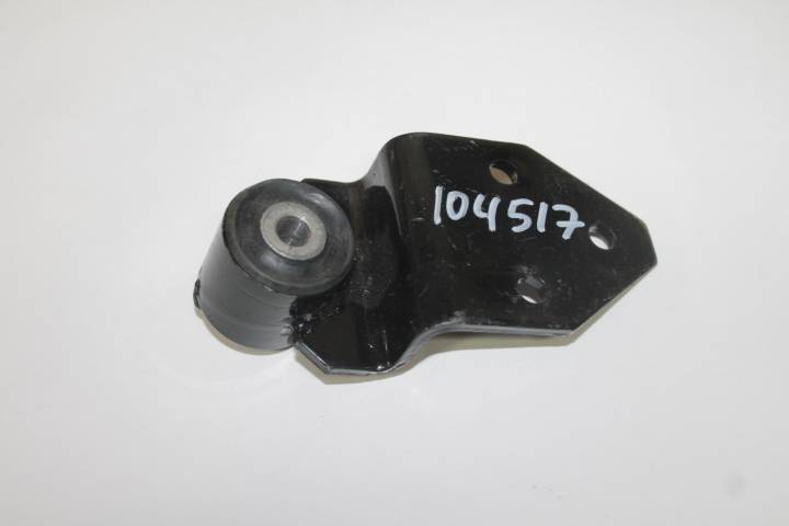 Кронштейн стабилизатора /Г-33104/ верх. задн. (Н.Новгород)