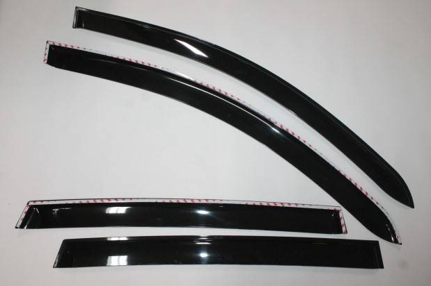 Дефлекторы дверей (ветровики) Renault Duster 11--, Nissan Terrano 14-- клеящиеся (Voin) (10) (Azard)