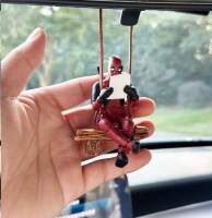 Подвеска на зеркало ДЭДПУЛ НА КАЧЕЛЯХ