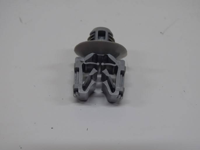 Скоба крепления трубки омывателя стекла двери задка Lada Largus