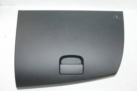 Крышка вещевого ящика /2192 Калина-2/ в сб.