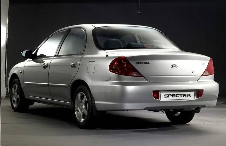 Стекло заднее Kia Spectra с обогревом (седан)