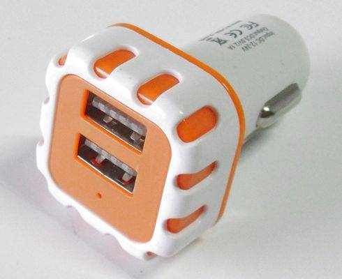 Устройство зарядное для мобил. тел. из прикуривателя 12В в 2 USB разъема 5В квадратное основание (No name)
