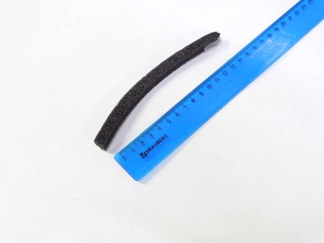 Уплотнитель средней накладки /2180 Vesta SW Cross / перед. бампера правый