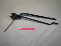 Кор. /2110/ Кулиса в сборе с рычагом и трубой (АВТОВАЗ) Кор. /2110/ Кулиса в сборе с рычагом и трубой (АВТОВАЗ)