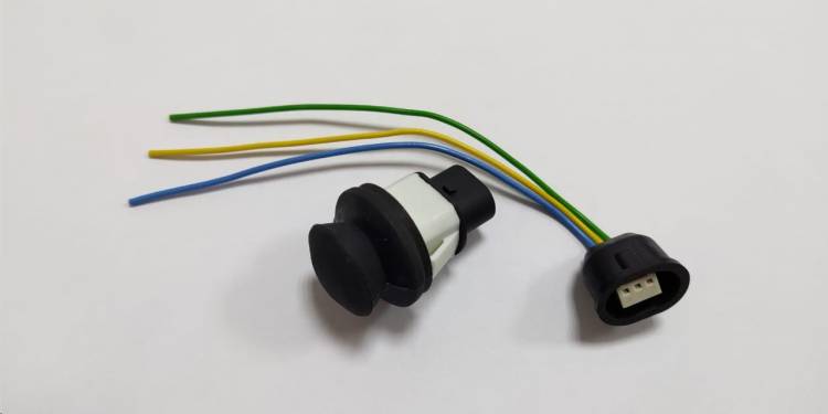 Концевик двери, капота /2115, 1118, 2170, 2190, 2123/ с пыльником и разъемом (3 провода, 12 см) 1