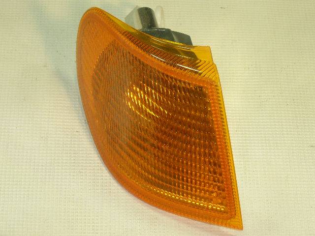 Указатель поворота ВАЗ 2114 правый желтый (Bosch) (2) (AUTOMOTIVE LIGHTING)