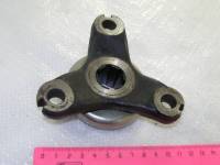 Кор. /01-07/ Фланец КПП с/о (крупный шлиц) (АВТОВАЗ) Кор. /01-07/ Фланец КПП с/о (крупный шлиц) (АВТОВАЗ)