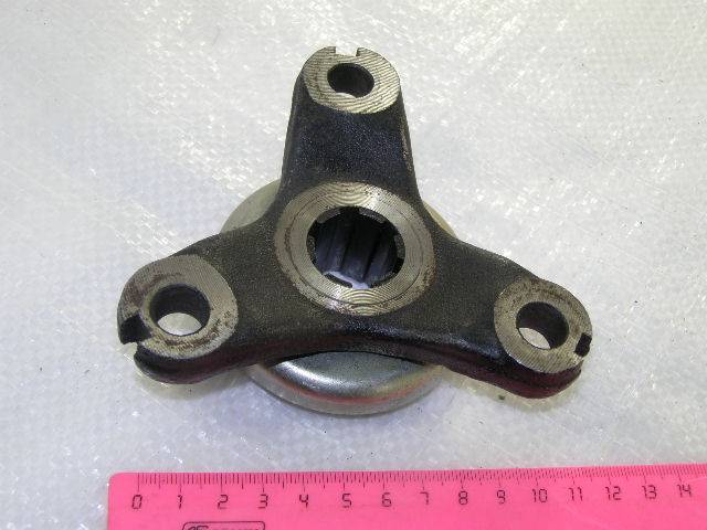 Кор. /01-07/ Фланец КПП с/о (крупный шлиц) (АВТОВАЗ)