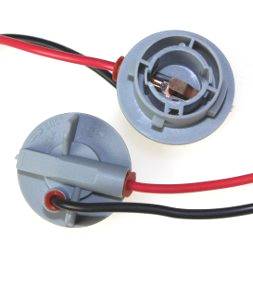 Патрон под лампу P21W S25 BAU15s (с проводами) пластик (Nord Yada)