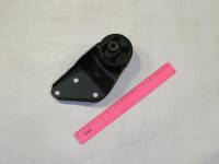 Подушка двигателя /2108/ бок. в сб. (Ломов)