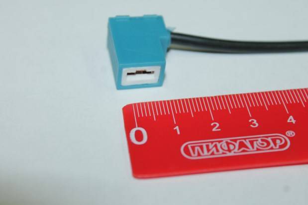 Патрон под лампу H1/H3 (с проводами) Г-обр., керамика (Nord Yada)