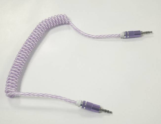 Аудиокабель AUX для подключения к автомагнитоле с разъемом 3,5 jack, пружина, фиолетовый