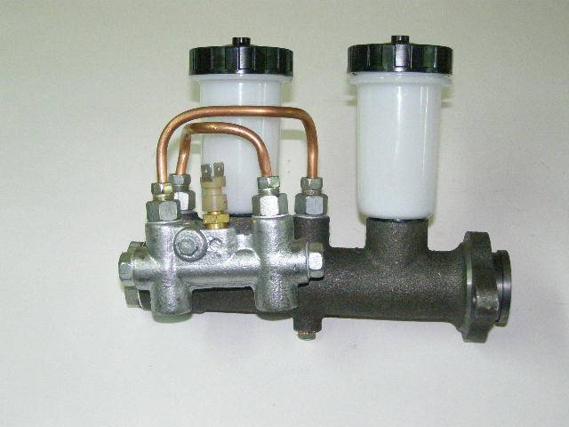 ГТЦ /УАЗ 469, 452, 3741/ с 2-мя бачками, с сигнал. устр. с/о (Автогидравлика) ГТЦ /УАЗ 469, 452, 3741/ с 2-мя бачками, с сигнал. устр. с/о (Автогидравлика)