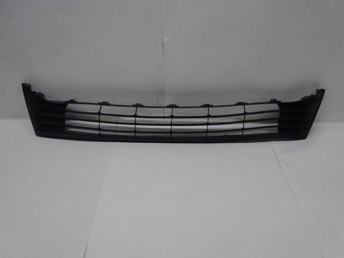 Решетка бампера Toyota Corolla E180 с 2013 г.