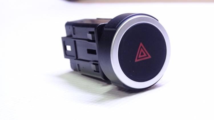 Кнопка авар. сигнализации Renault Logan Lada Largus 2010-2014 г.