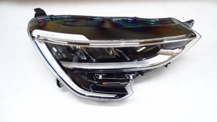 Фара Renault Arkana прав.