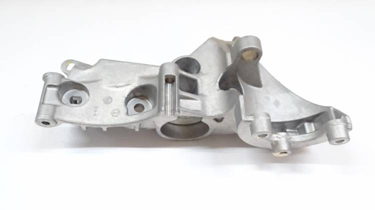 Кронштейн генератора Lada Largus