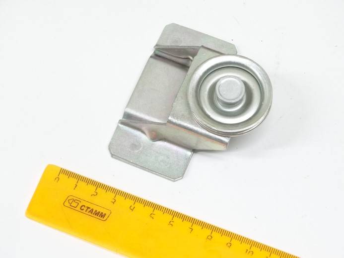 Ролик стеклоподъем. /2105/ нижний с кронштейном в сборе