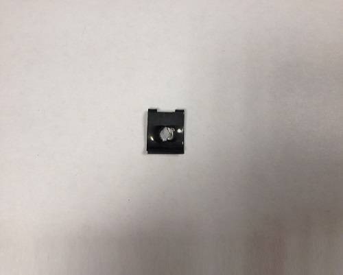 70118 Скоба металлическая винтовая универсальная 15 х 12 мм; d = 4,2 x 1,5 mm