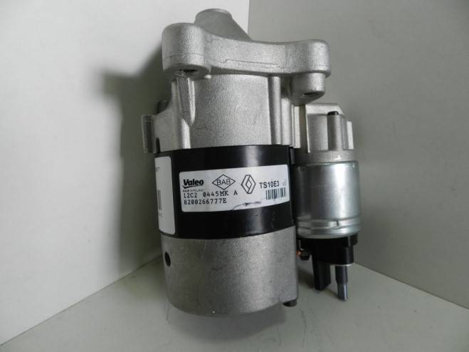 Стартер 8200815079/ ( 1,6 16V ) OE (Renault)