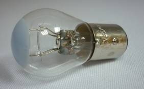 Лампа 12V P35/5W 2-х контакт. (BAY15d) смещ. по высоте (KOITO) (10)