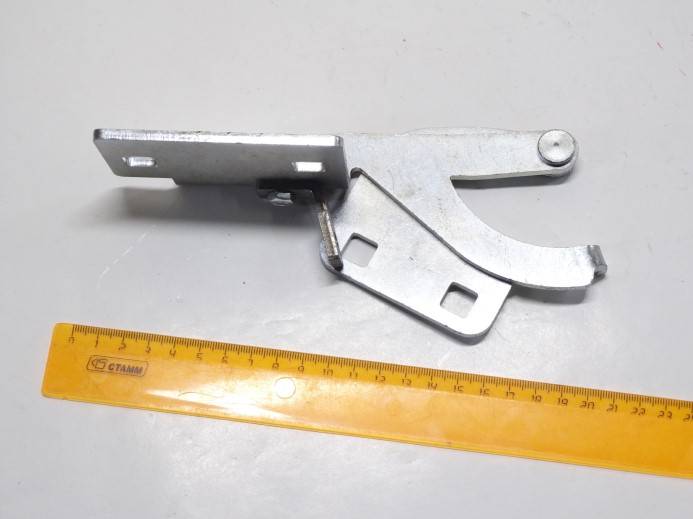 Петля капота Citroen Berlingo Peugeot Partner прав.