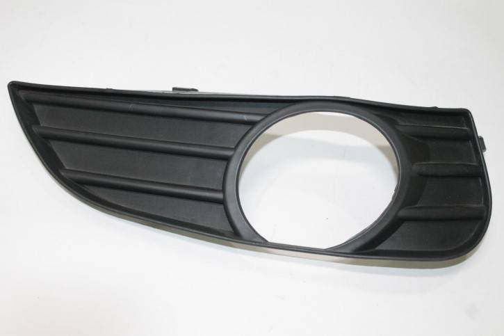 ВСТАВКА ПОД ПТФ ПРАВАЯ (Geely)