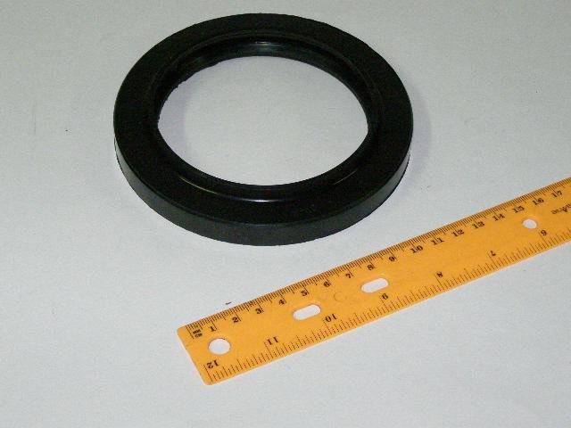 Сальник ступицы /Г-53/ 95*130 задний (черн.) (СК)