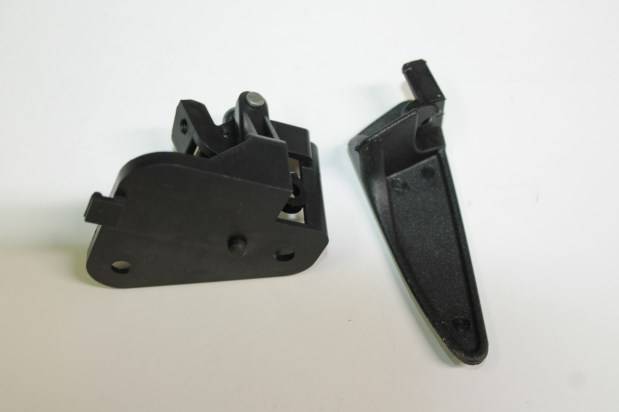 Ручка отк. дв. внутр. /1118/ крючок перед. левый (ГРАНД Ри Ал)