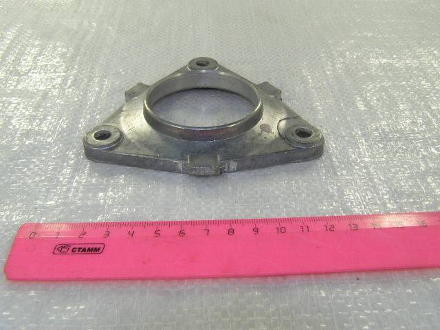 Кор. /21213/ Фланец пер. редуктора (крышка подш.) (АВТОВАЗ)