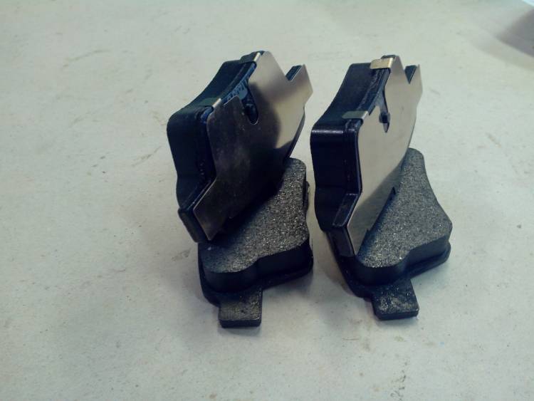 Колодки тормозные Geely Emgrand EC7 задние 1064001725