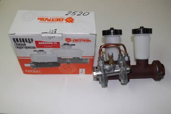 Главный тормозной цилиндр /УАЗ 469, 452, 3741/ с 2-мя бачками, с сигнал. устр. с/о (АвтоДетальСервис)