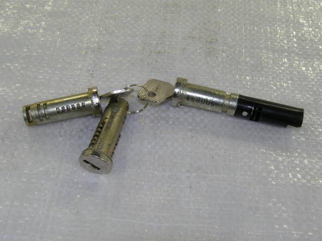 Личинки замков дв.+ багаж. /2105/ (Димитровград)