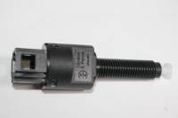 Датчик тормозной /21214/ (стоп-сигнала) пластм. (ЭМИ) Датчик тормозной /21214/ (стоп-сигнала) пластм. (ЭМИ)