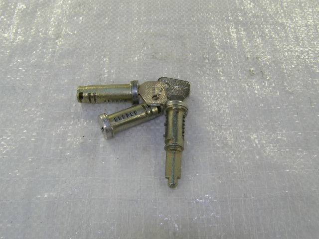 Личинки замков дв.+ багаж. /2106,1111/ (Димитровград)