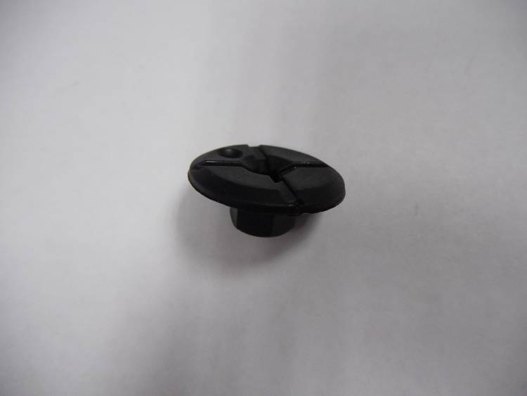 71443 Гайка пластиковая Т = 24 d = 5 (отделка - брызговики) BMW - MB многие мод.